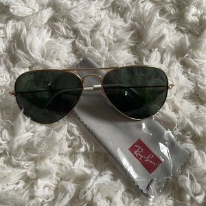 NWT Ray bans. Polarized. Never worn. W/ cleaning cloth